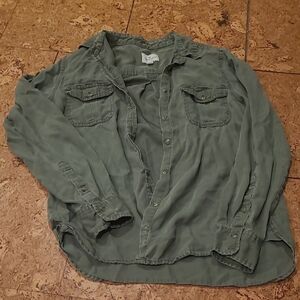 Casual Green Button-Up Shirt